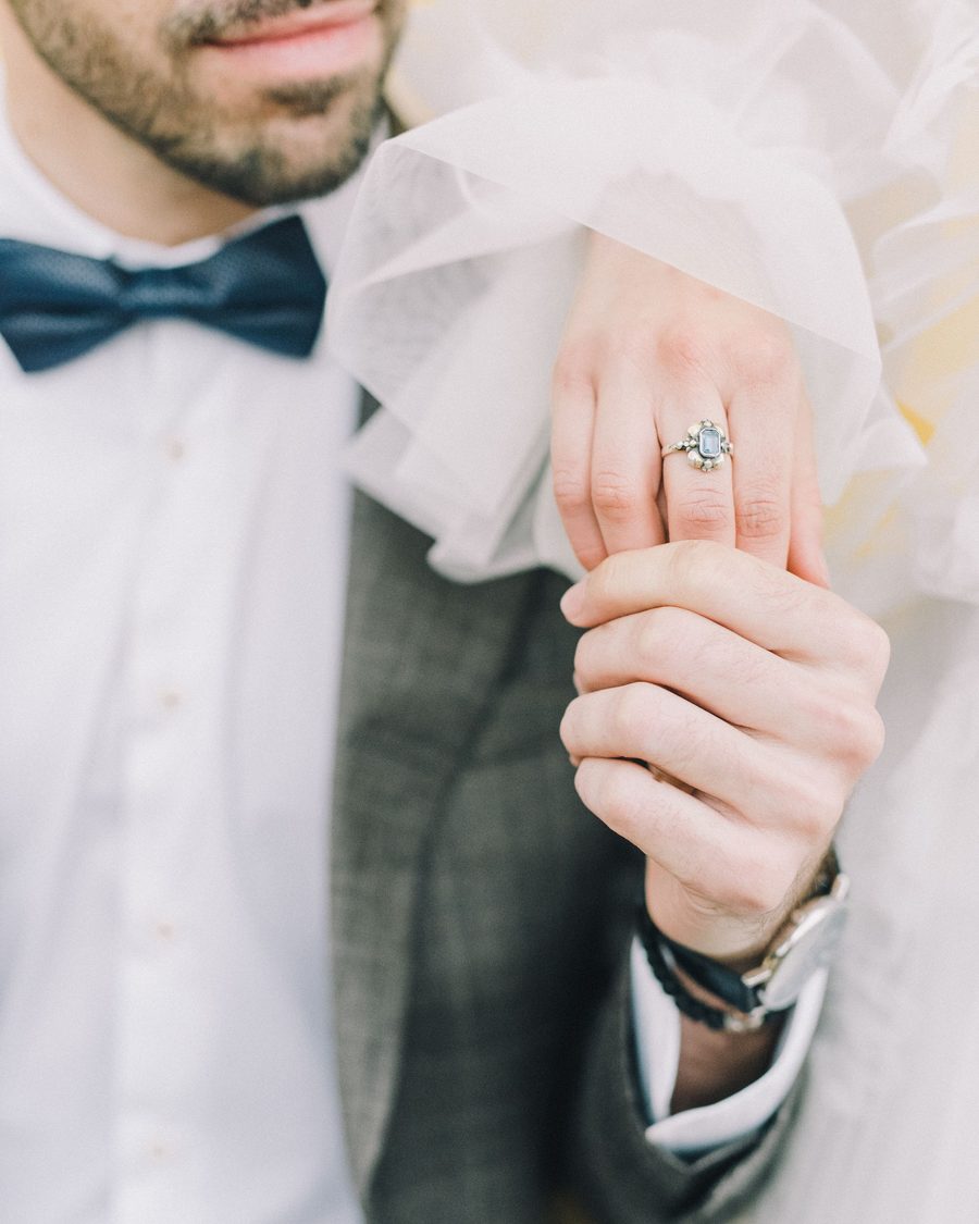 Heiratsantrag mit Verlobungsring — Verlobungsringe aus Amstetten