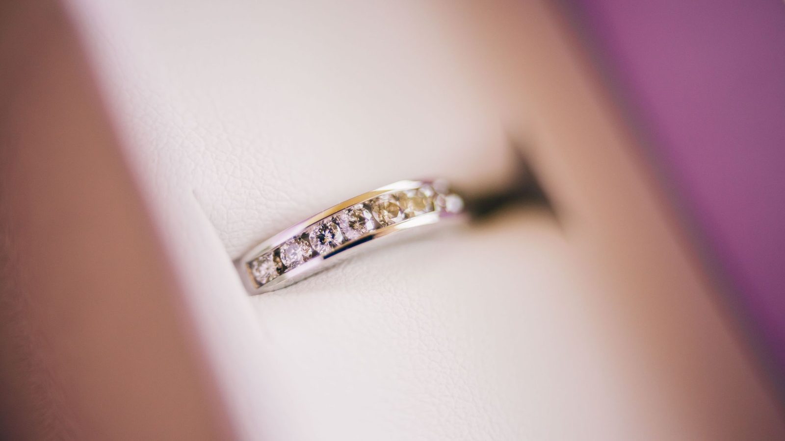 Ring mit Brillanten in Nahaufnahme — Ringkonfigurator von Juwelier Fichtinger